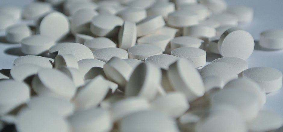 pharmaceutical manufacturing white tablets